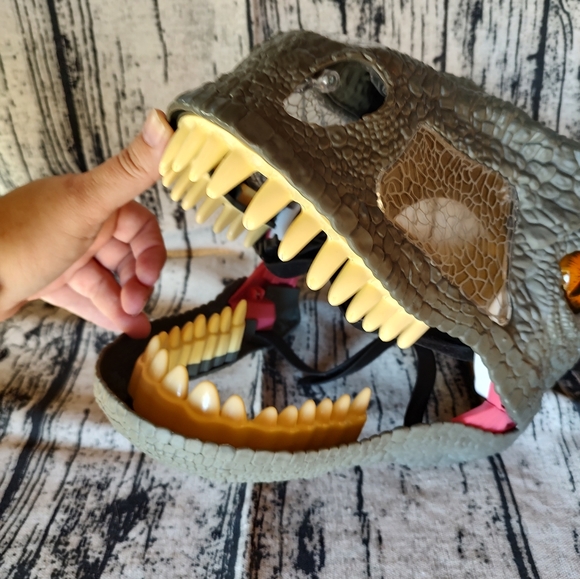 Mattel Dinosaur JURASSIC PARK BLUE RAPTOR HEAD MASK With Sound Effects - Picture 5 of 6